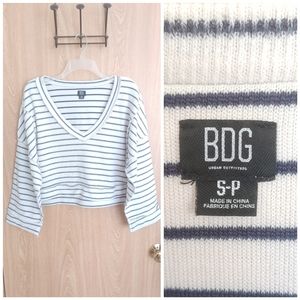 💙 BDG URBAN OUTFITTERS Oversized V-neck Sweater